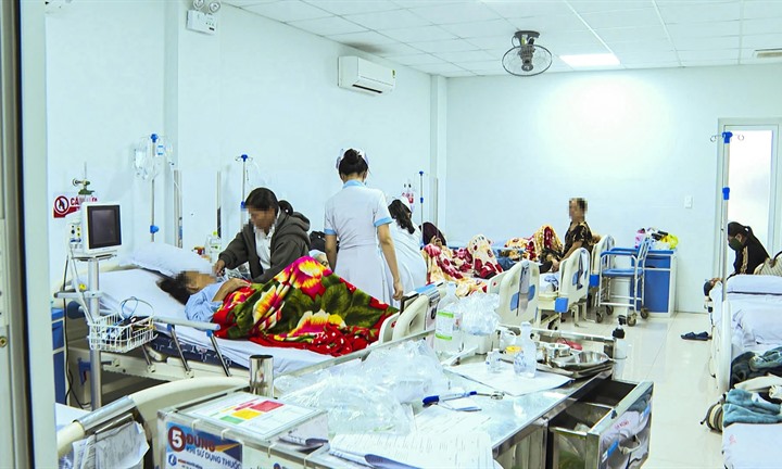 Quảng Ngãi: Nhiều người nhập viện sau khi ăn bánh mì, Bộ Y tế yêu cầu khẩn trương làm rõ