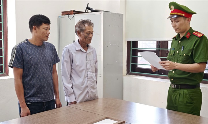 Giấu 9 thiết bị giám sát hành trình để tàu cá đánh bắt trái phép, hai bố con bị khởi tố