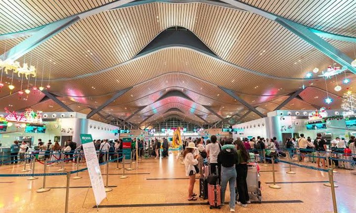 Thí điểm miễn thị thực cho công dân Trung Quốc đi du lịch theo đoàn đến Khánh Hòa