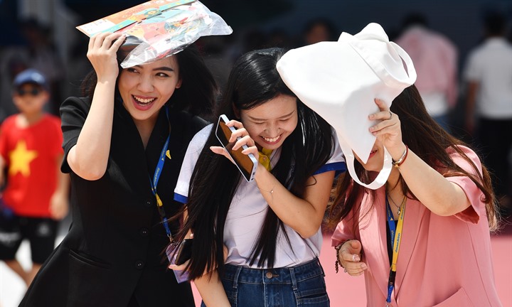 Dự báo thời tiết ngày 15/10: Hà Nội vẫn nắng tới 34 độ C, nhiều nơi mưa to cục bộ