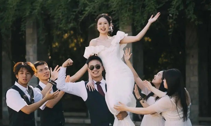 Đám cưới hy hữu: Vợ chồng trùng họ tên, cùng quê quán, khách mời tưởng in nhầm thiệp