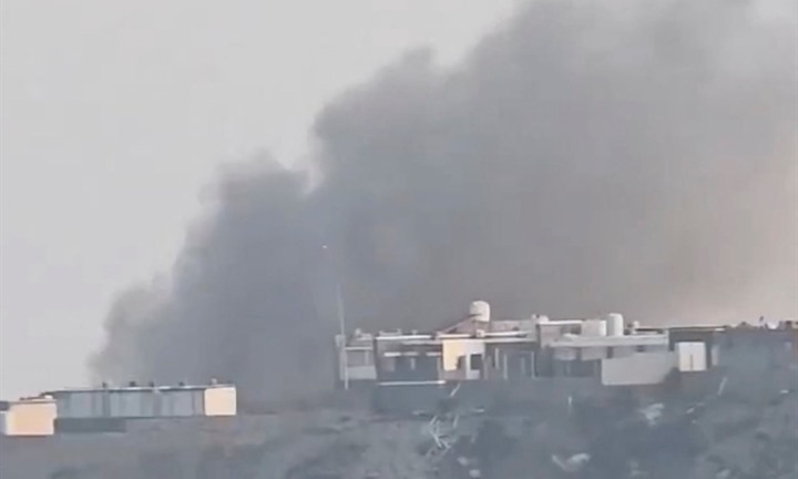 Tên lửa Houthi tấn công Dinh Tổng thống Yemen