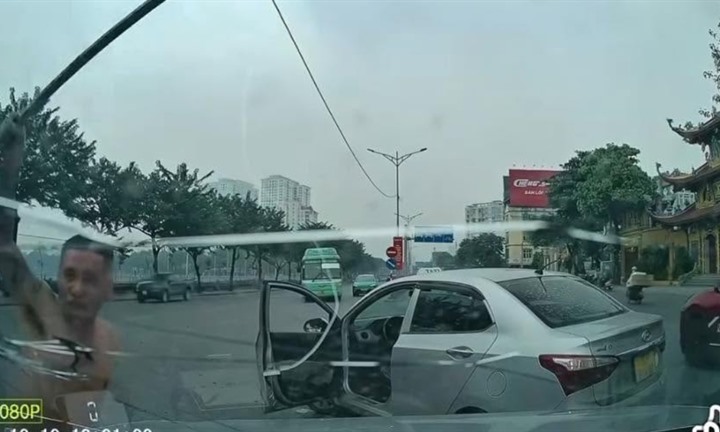 Chặn đầu ô tô, cầm thanh sắt đuổi đánh tài xế: Người đàn ông có 3 tiền án bị tạm giữ