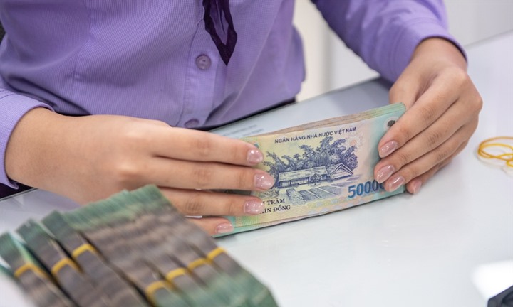 Lương nước ngoài chuyển về tài khoản ở Việt Nam có phải nộp thuế hay không?