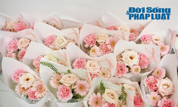 Thị trường quà tặng 20/10: Sinh viên linh hoạt mô hình kinh doanh ít vốn, tích lũy kinh nghiệm thực tiễn