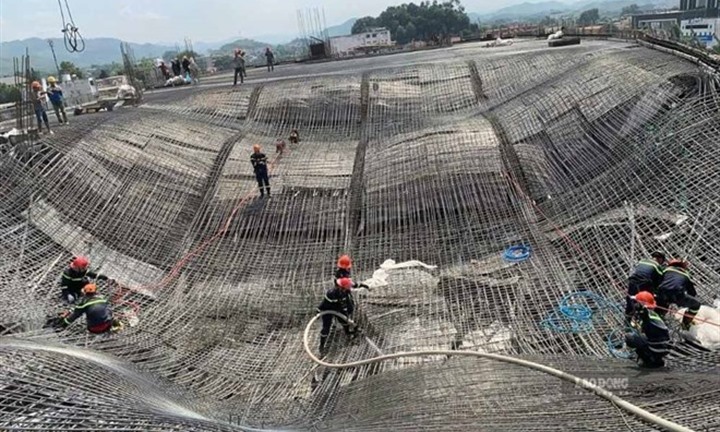 Sập giàn giáo Rạp Tháng 8, một công nhân tử vong