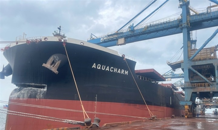 Bắt giữ tàu biển quốc tế AQUACHARM va chạm gây hư hỏng cầu cảng tại Dung Quất