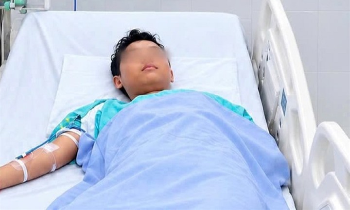 Bé trai 14 tuổi bị sét đánh ngưng tim, chuyển cấp cứu qua 3 bệnh viện