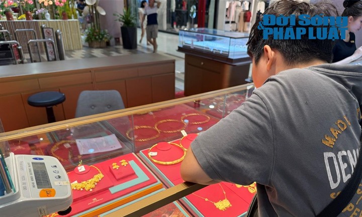 Giá vàng 24/10: SJC, BTMC, PNJ, Phú Quý và vàng thế giới đều giảm, có loại còn 139 triệu đồng/lượng