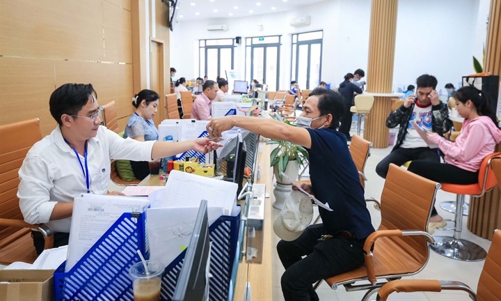 Bộ Nội vụ đề xuất dùng VNeID xác thực, định danh cán bộ, công chức, viên chức
