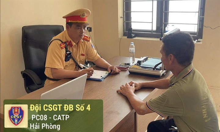 Xe 15 chỗ “nhồi” 21 người, tài xế và chủ xe bị phạt 9 triệu đồng