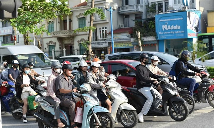 Chuyển đổi xanh trong giao thông: Hà Nội đề xuất hỗ trợ tiền cho hộ nghèo đổi xe xăng sang xe xanh