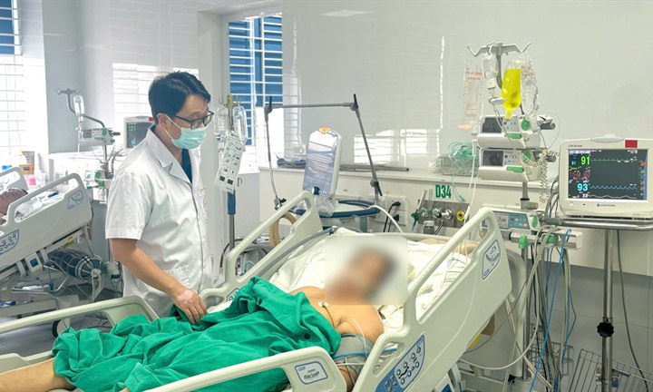 Nguy hiểm từ việc tự truyền dịch “thải độc gan” tại nhà