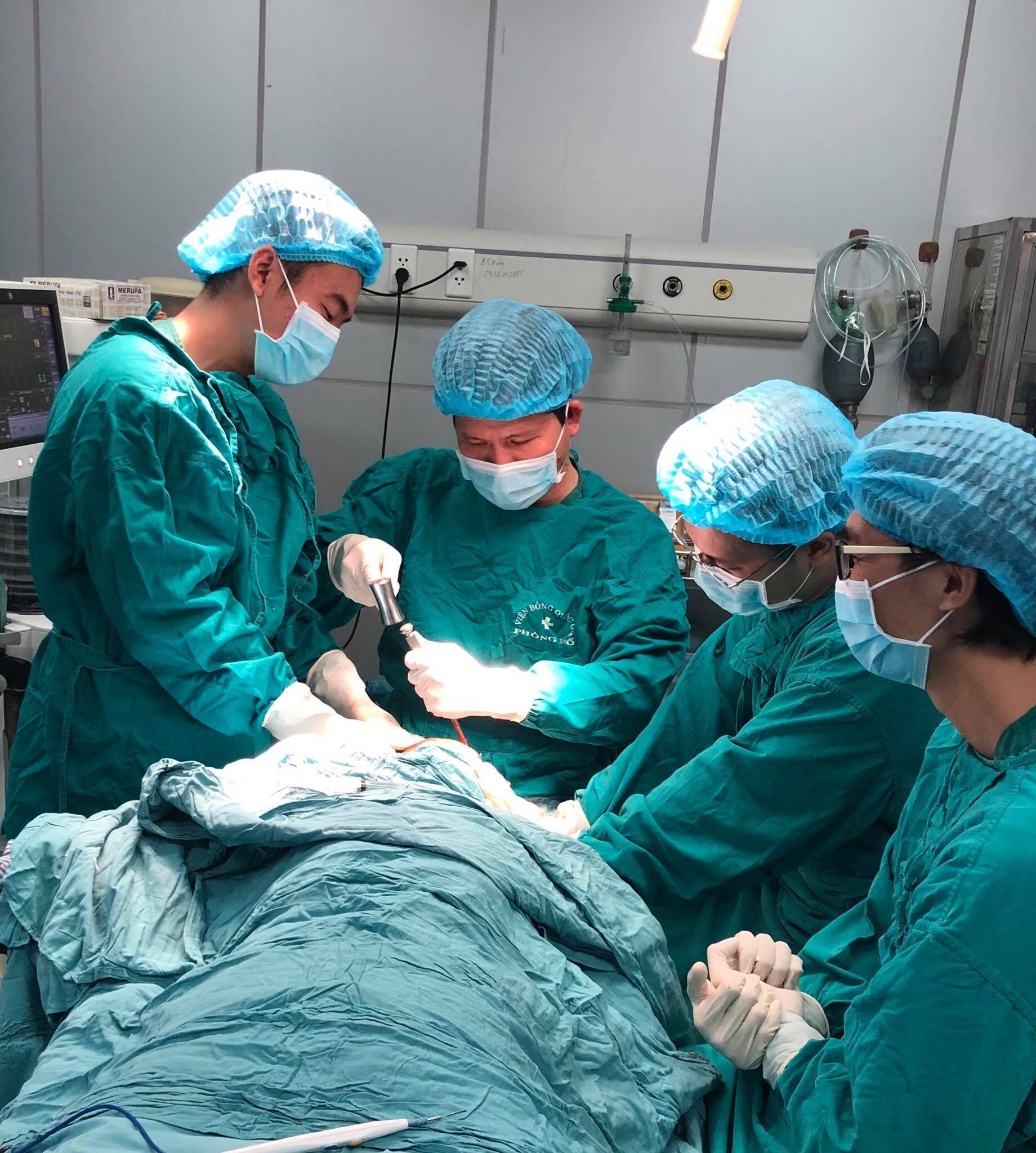 Tiền mất tật mang sau thẩm mỹ: Đừng vì “ngon, bổ, rẻ” mà “nhắm mắt đưa chân” - 3