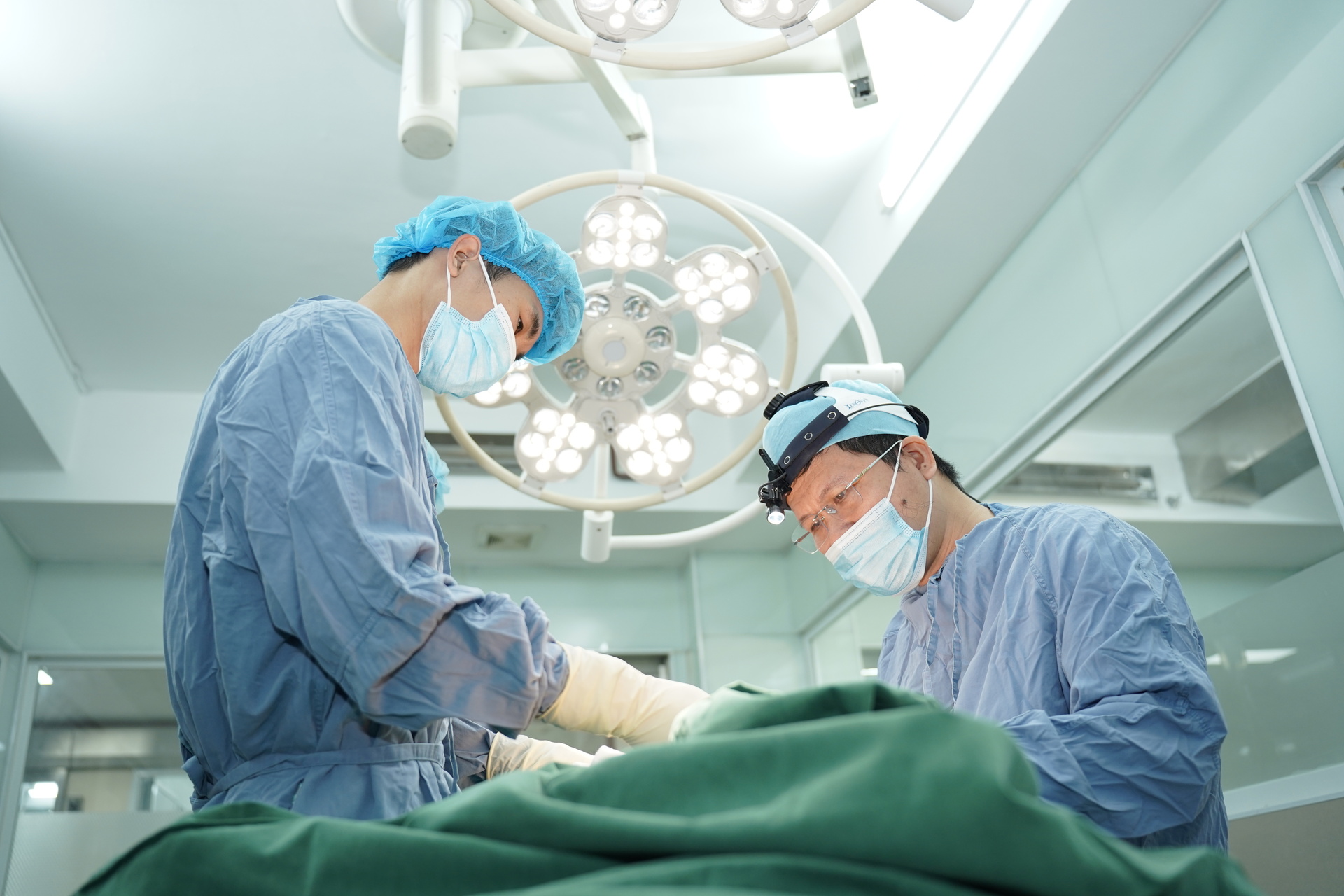 Tiền mất tật mang sau thẩm mỹ: Đừng vì “ngon, bổ, rẻ” mà “nhắm mắt đưa chân” - 5