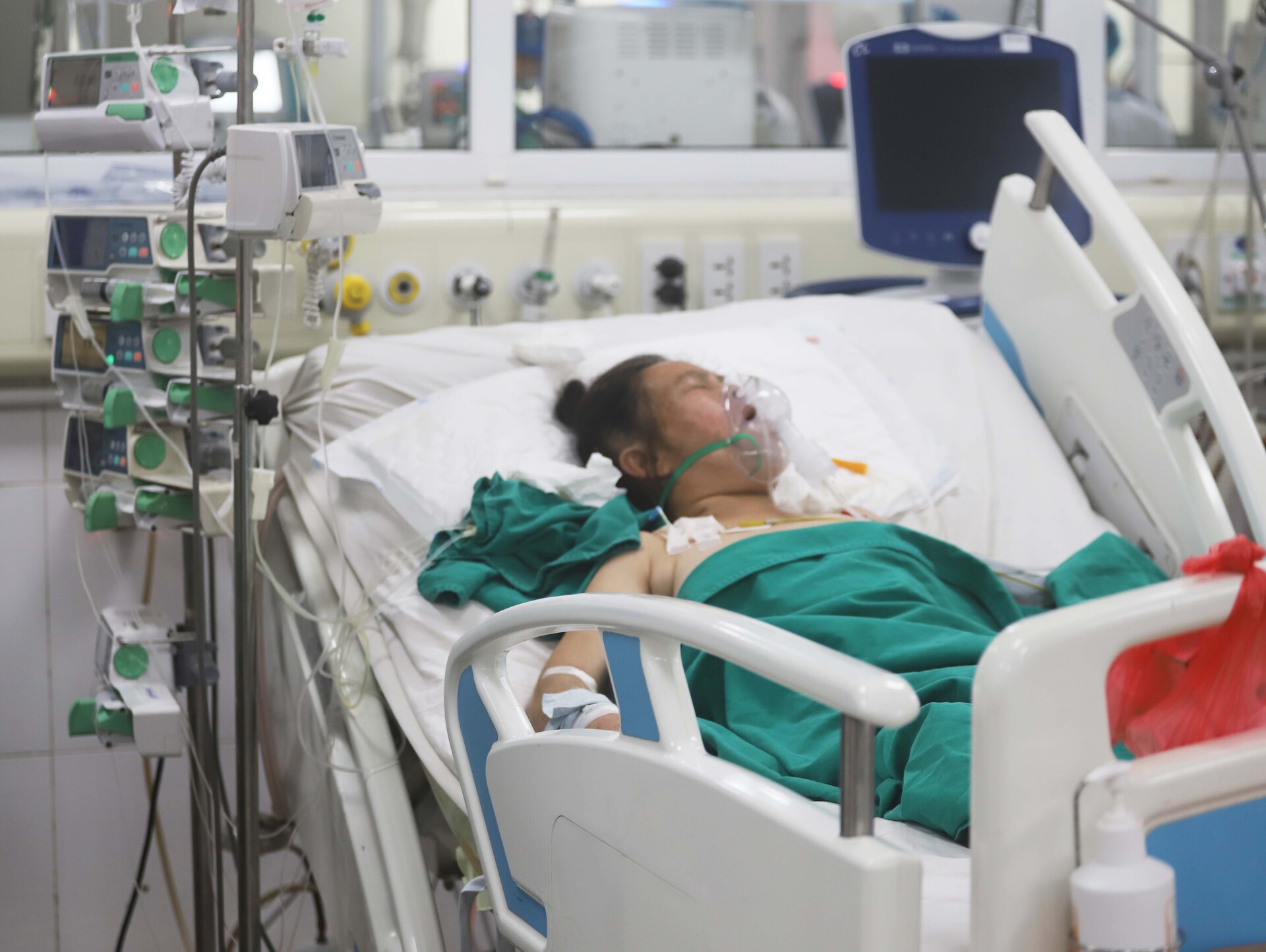 "Bóng hồng" khoa cấp cứu truyền nhiễm và tình yêu nghề mãnh liệt suốt 20 năm - 5