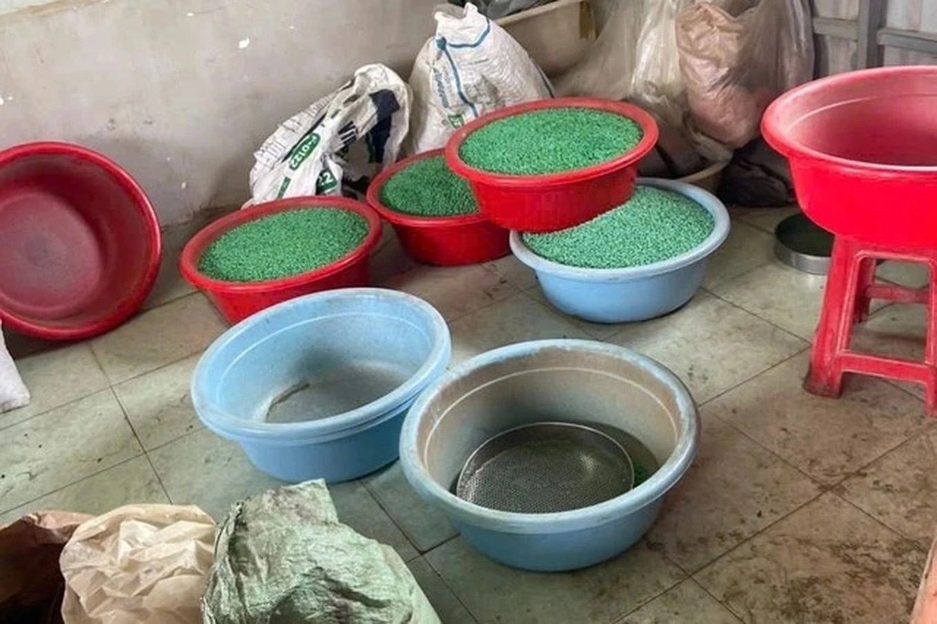 Điểm mặt 21 loại thuốc giả tuồn ra thị trường: Tội ác của những kẻ “hạ độc đồng bào” - 9