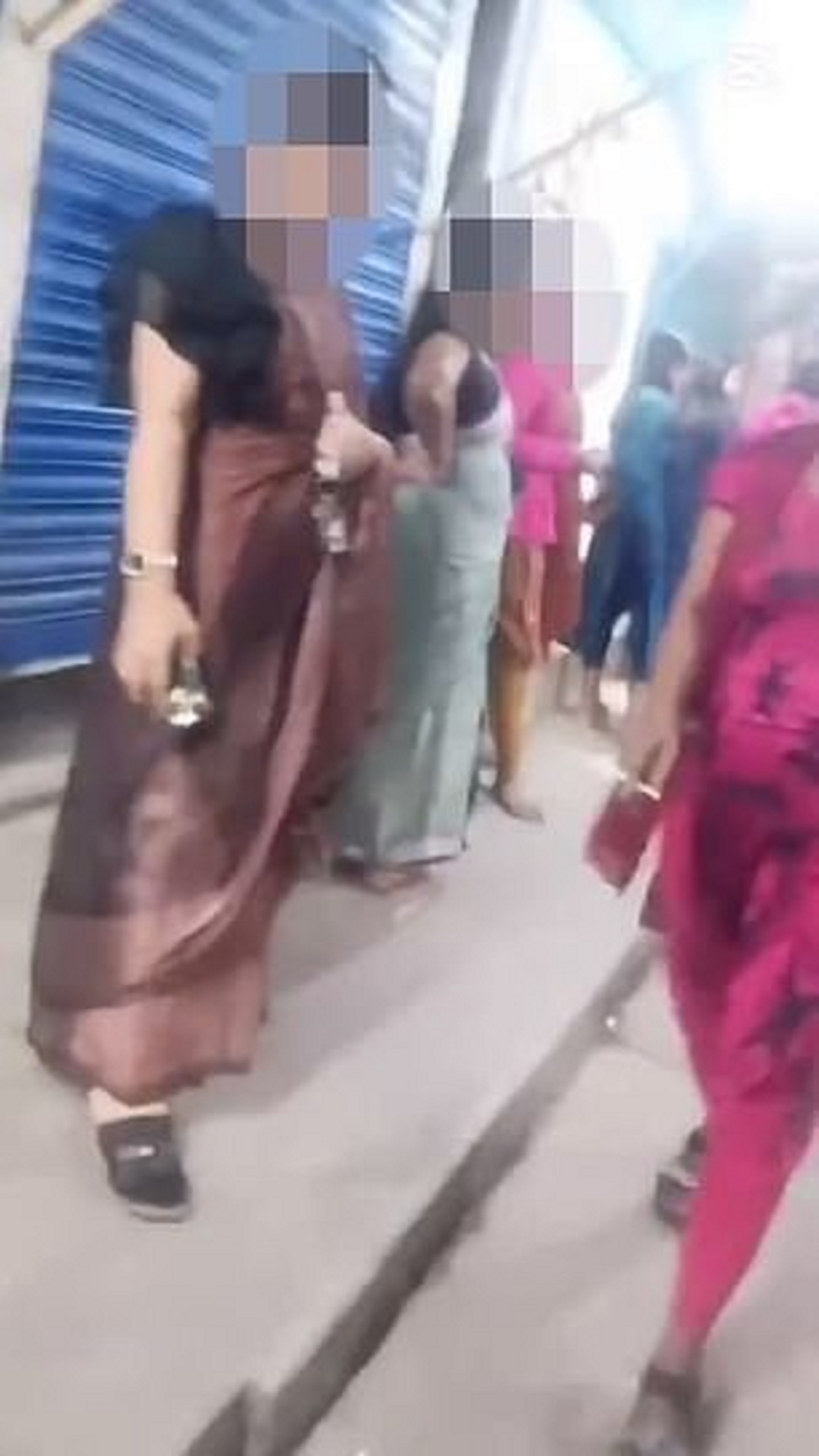 Vén màn sự thật kinh hoàng bên trong "làng mại dâm" ở Bangladesh: Địa ngục nơi trần gian - 1