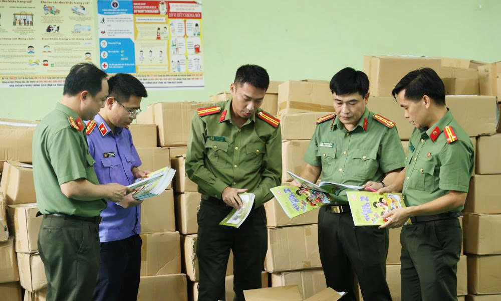 Phá đường dây sản xuất hàng trăm nghìn cuốn sách giáo khoa giả: Những mắt xích ngầm trong vỏ bọc doanh nghiệp - 3