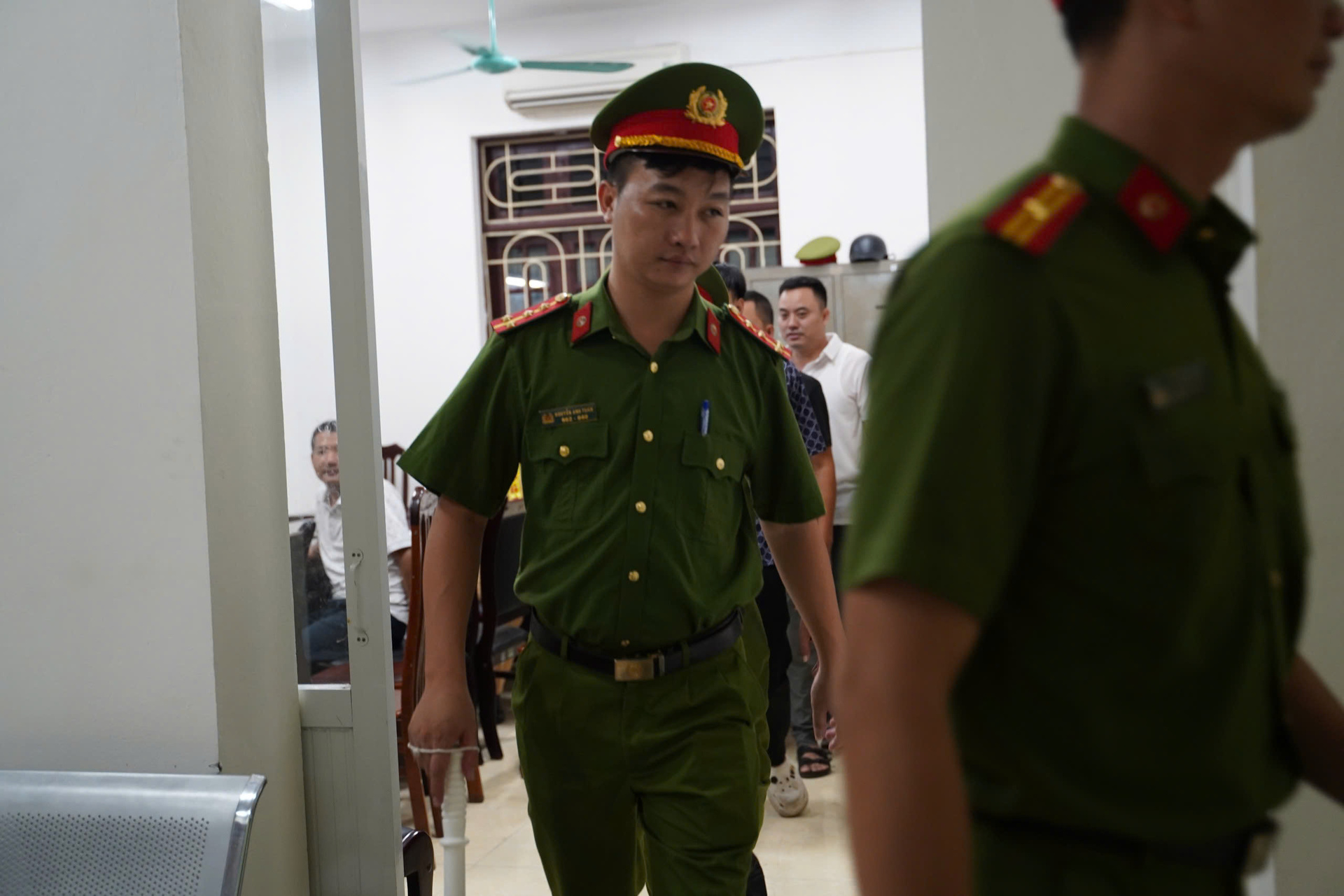 Một ngày theo chân Tổ Cảnh sát trật tự ở phường đông dân nhất Hà Nội - 11