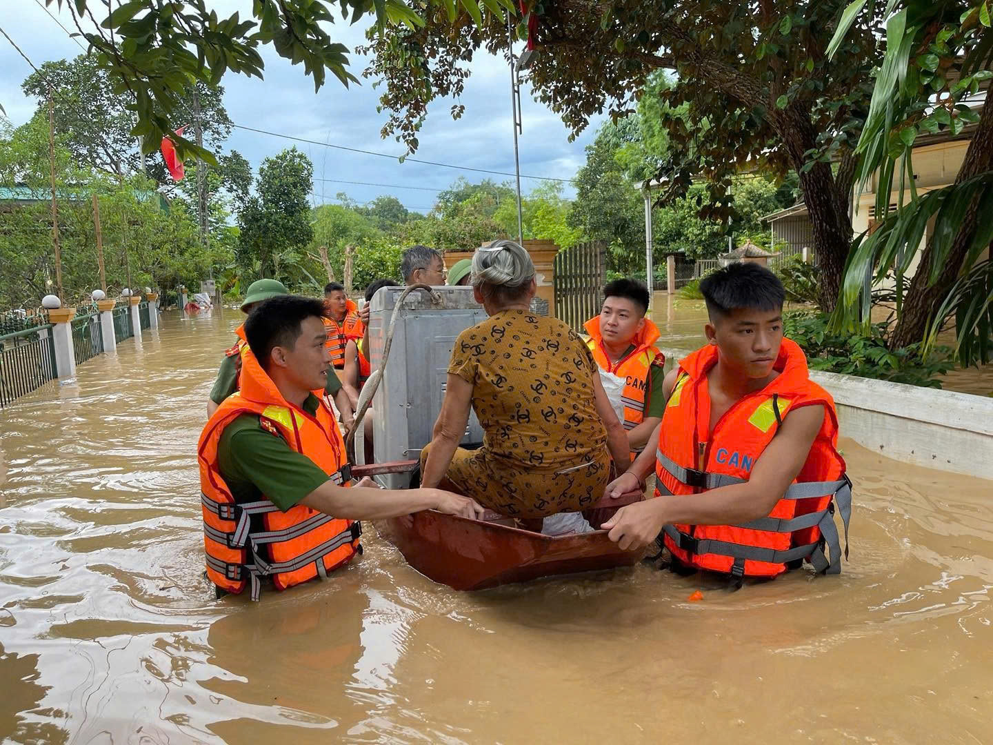 80 năm Công an Nhân dân: Xứng danh “thanh bảo kiếm, lá chắn thép”, vì nước quên thân, vì dân phục vụ - 13