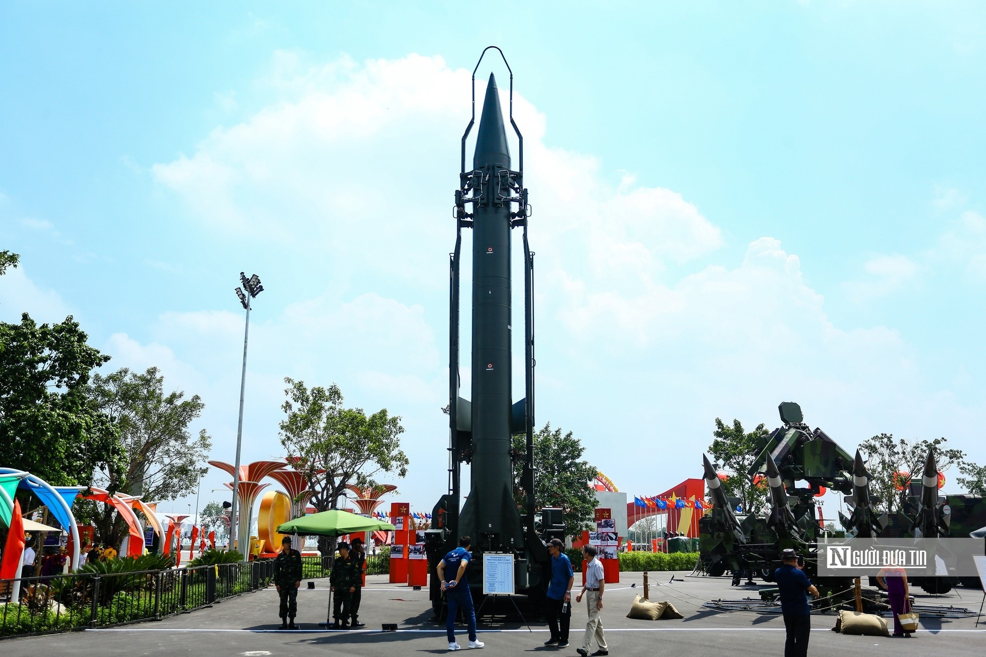 Ngắm dàn khí tài “khủng” tại Triển lãm thành tựu đất nước - 2
