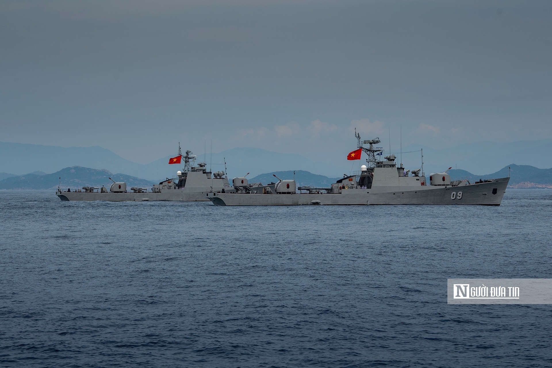 Biên đội tàu hộ vệ chống ngầm lớp 159 tham gia diễu binh trên biển.