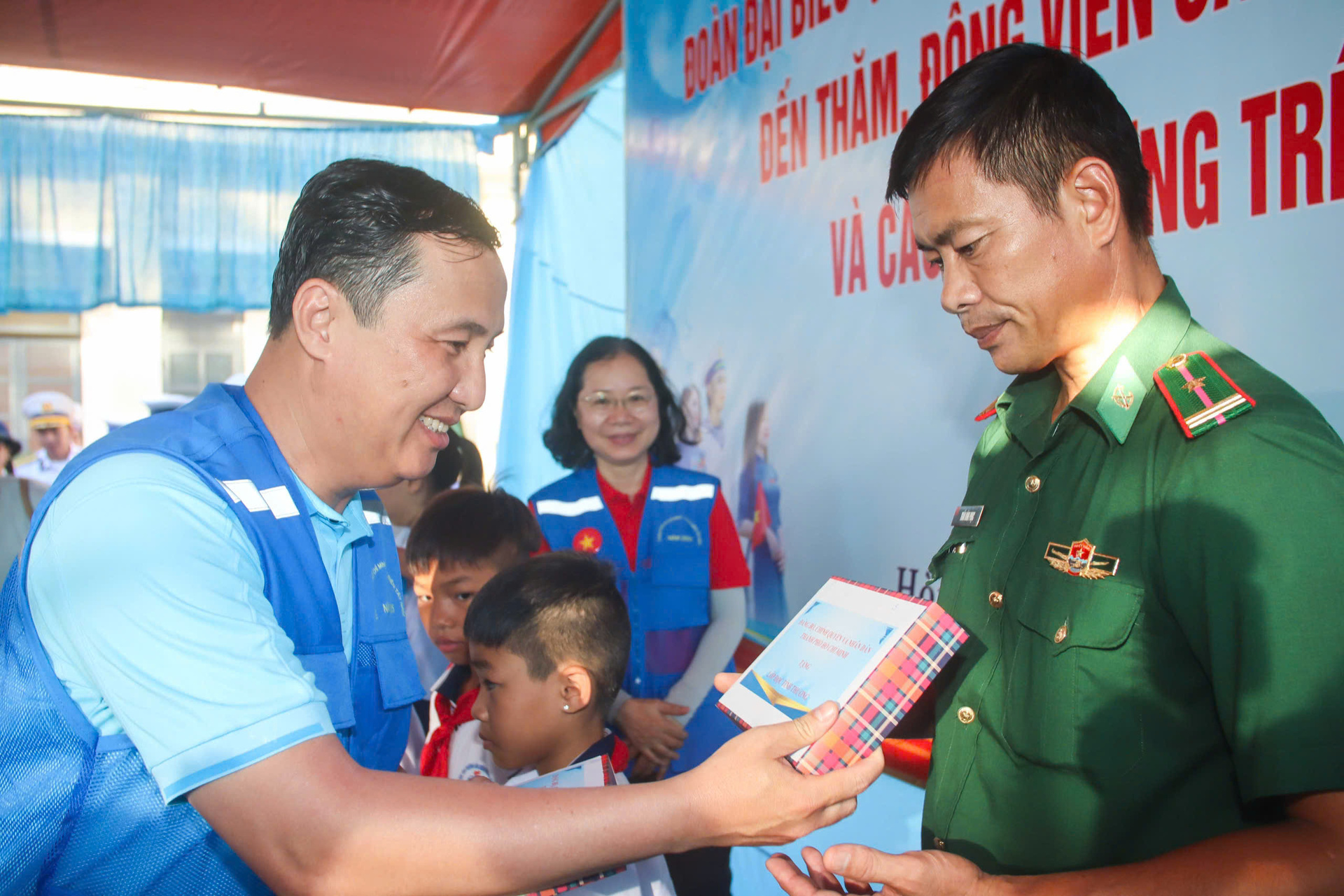 Sáng ngời biển trời Tây Nam - 11