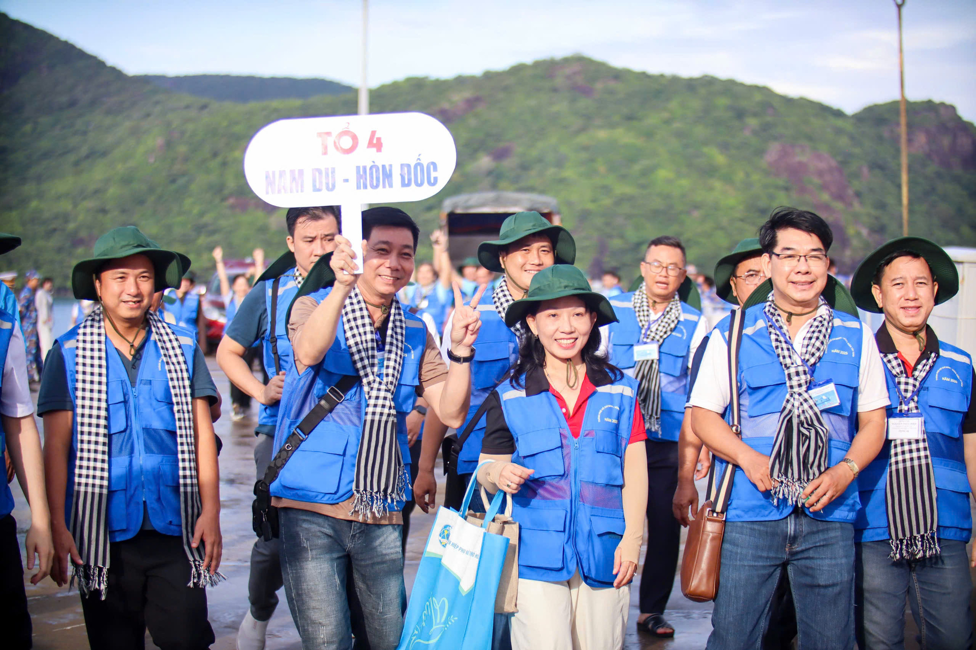 Sáng ngời biển trời Tây Nam - 13