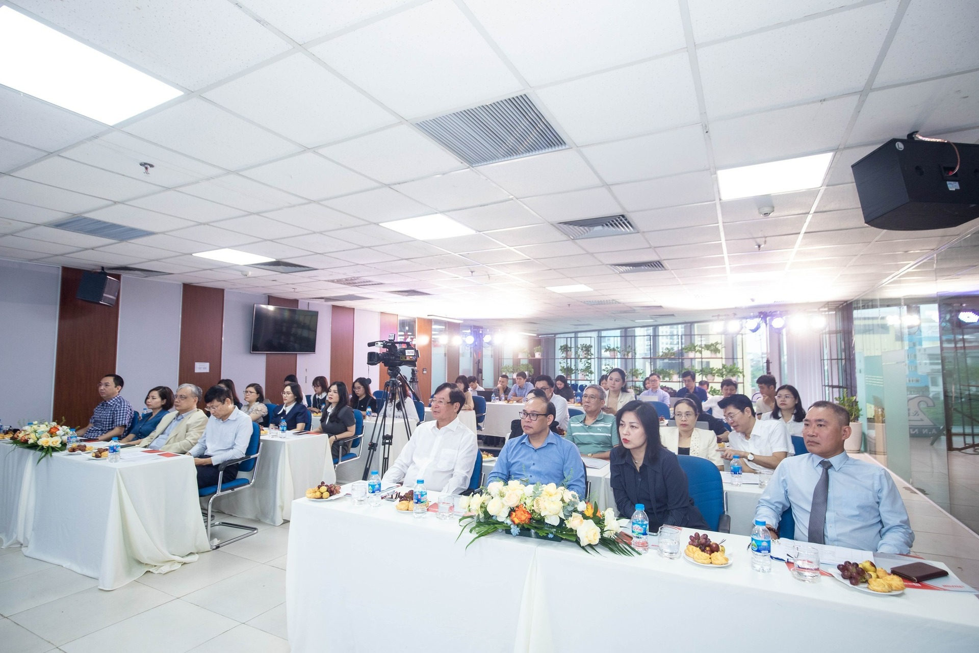 Toàn cảnh toạ đàm.