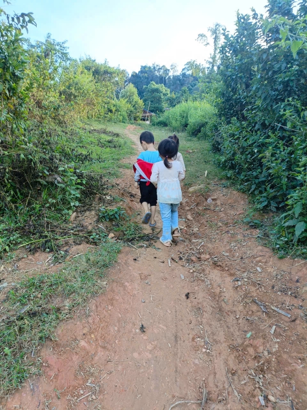  Chuyện về “ngọn đèn nhỏ” thắp sáng ước mơ giữa đại ngàn Huổi Mắn - 4