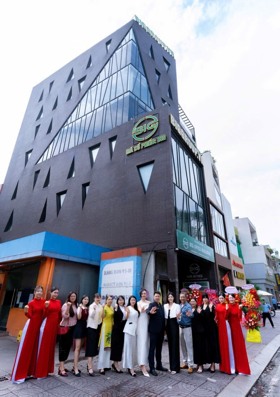 Ngày 7/1/2026, Công ty Cổ phần Đầu tư Big Group Holdings đã tổ chức lễ khai trương văn phòng mới tại phường Xuân Hòa, TP.HCM. Sự kiện được xem là dấu mốc quan trọng trong chiến lược nâng cao năng lực quản trị, chuẩn hóa vận hành và củng cố niềm tin của nhà đầu tư.