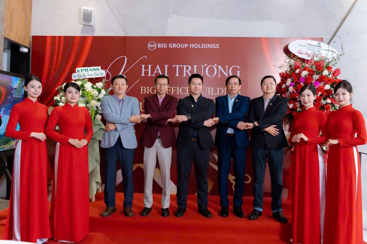 Ông Võ Phi Nhật Huy - Chủ tịch Công ty Cổ phần Đầu tư Big Group HoldDings và các Thành viên HĐQT và cố vấn BIG.