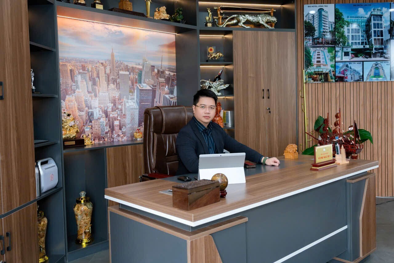 Từ khởi đầu khiêm tốn đến mục tiêu doanh nghiệp ngàn tỷ, con đường kinh doanh của Ông Võ Phi Nhật Huy - Chủ tịch Công ty Cổ phần Đầu tư Big Group Holdings gắn liền với kỷ luật và chiến lược dài hạn.