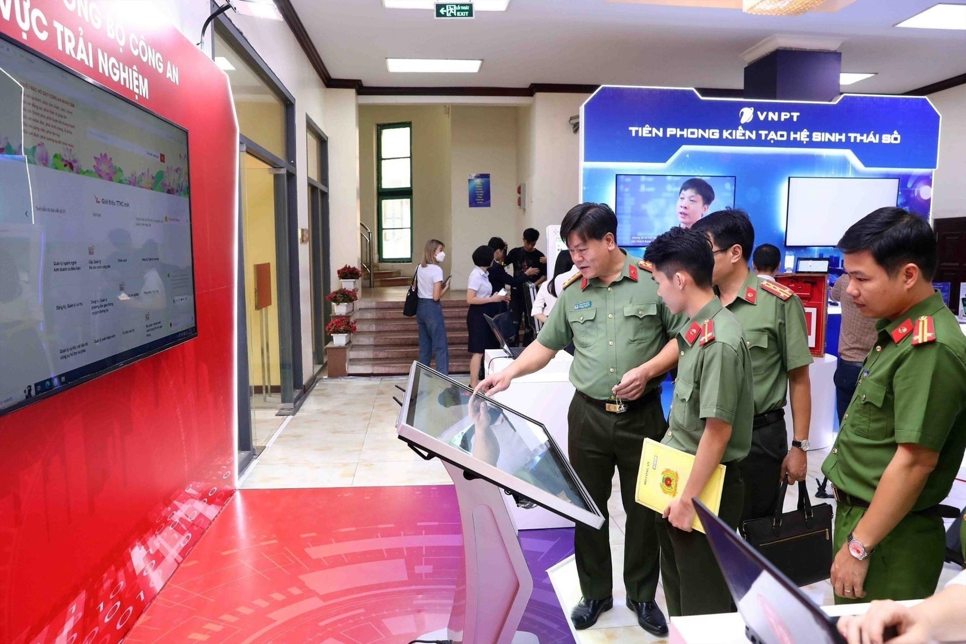 Thiếu tướng Thân Văn Hải, Cục trưởng C05: Không có “vùng cấm” trong cuộc chiến bảo vệ sức khỏe người Việt - 12