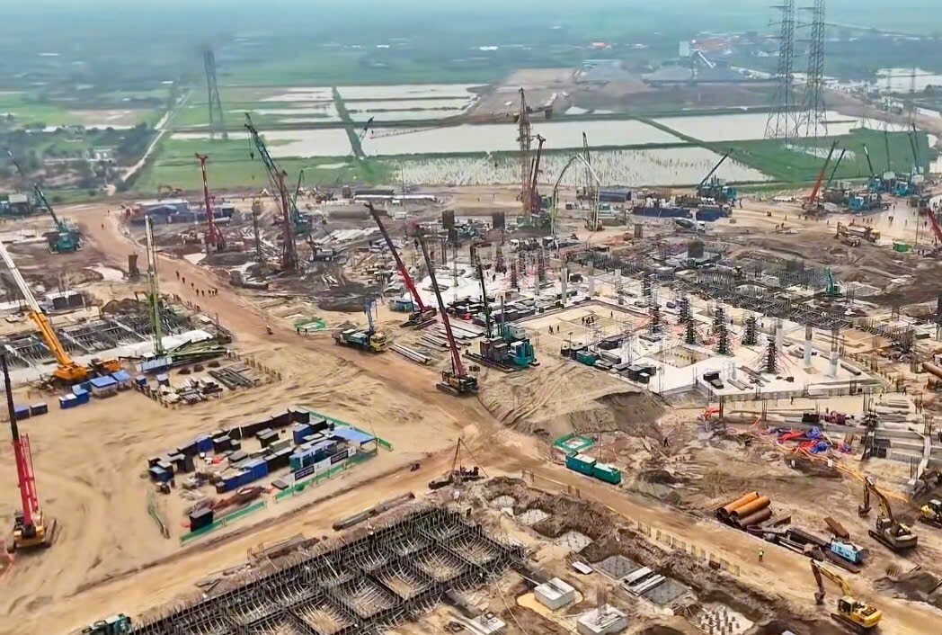 Khu vực dự án sân vận động quy mô lớn đang trong quá trình thi công, góp phần thúc đẩy hạ tầng và phát triển đô thị khu vực ven Hà Nội. Ảnh mimh họa