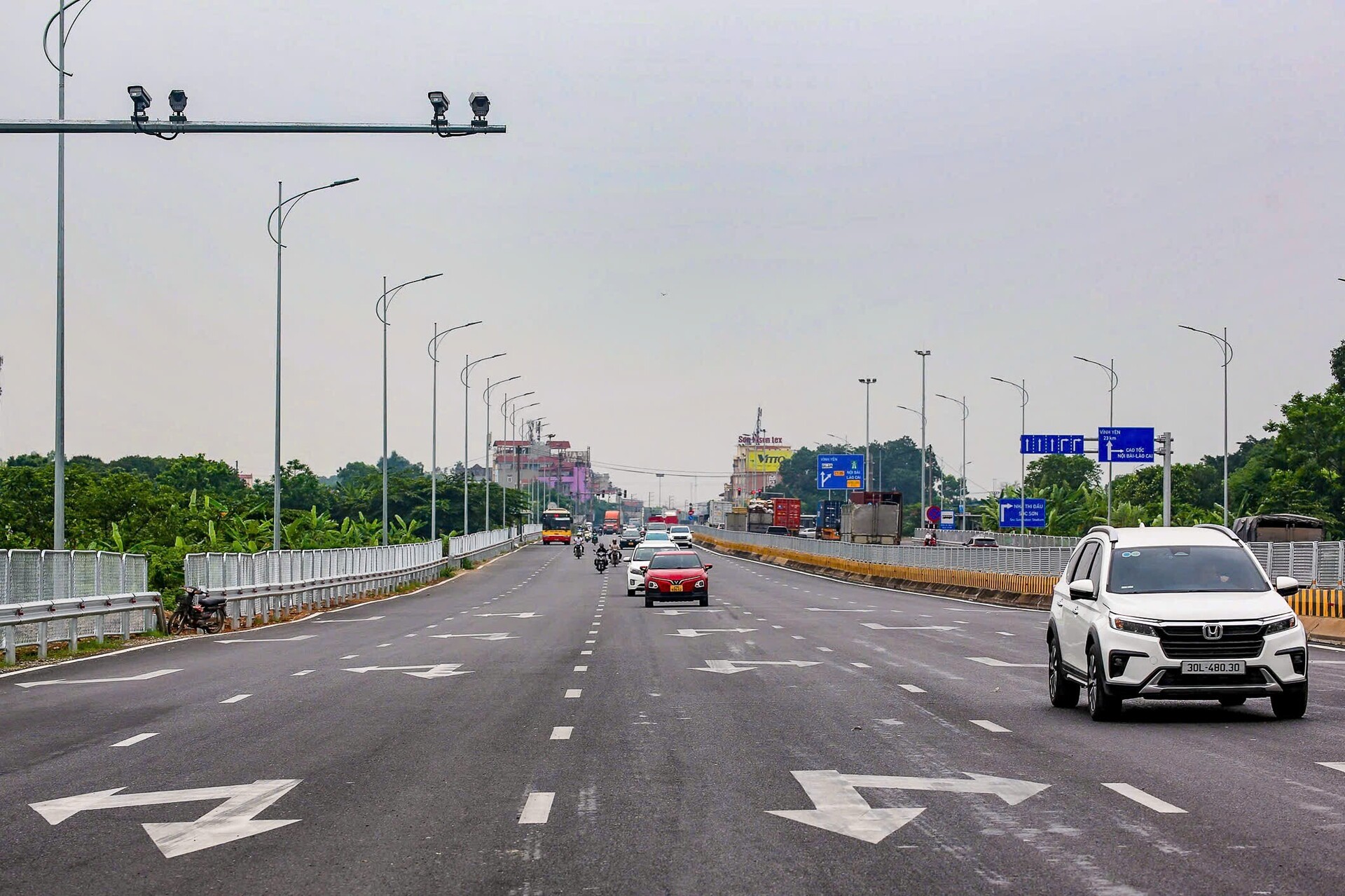 Hệ thống camera tích hợp AI hỗ trợ lực lượng chức năng giám sát, điều hành giao thông theo thời gian thực.