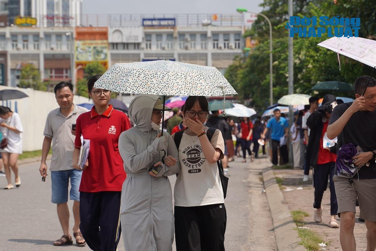 Kỳ thi lớp 10 Hà Nội: 224 điểm thi, hàng nghìn người đồng hành và một mùa thi trọn vẹn - 16