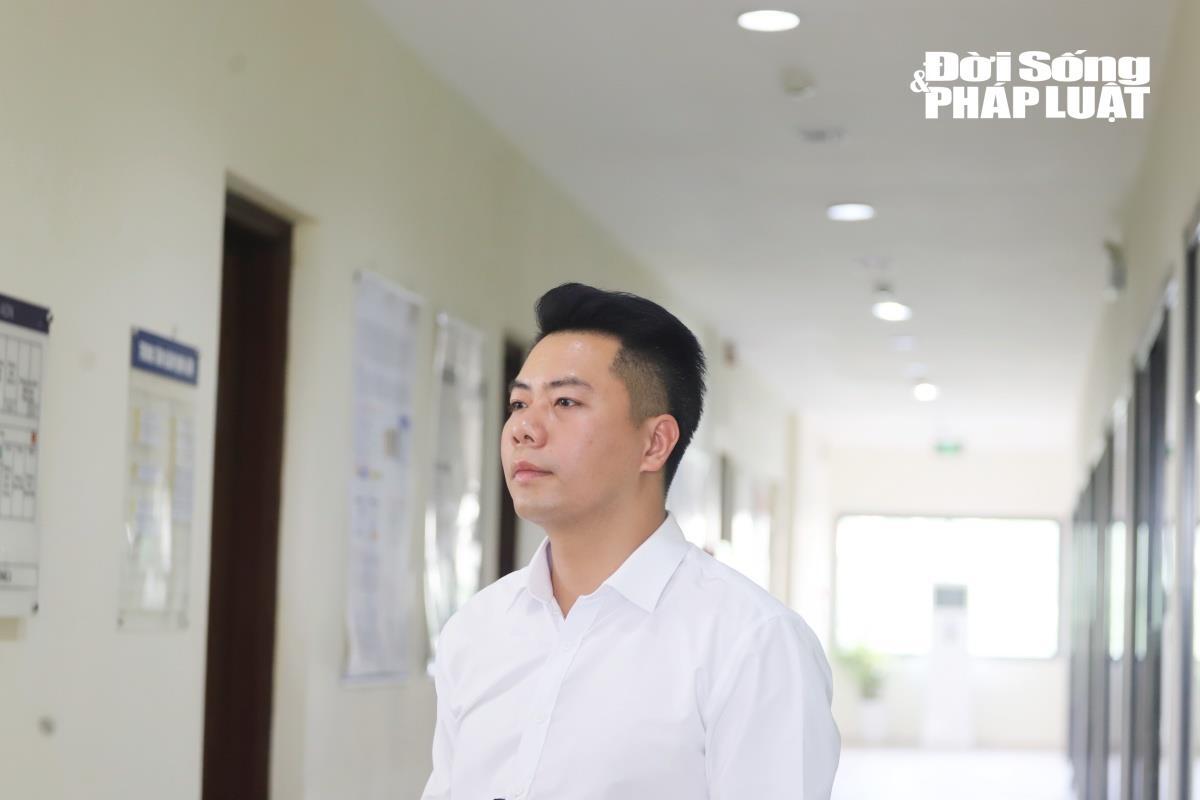 Tiến sĩ Trần Trung Thành, Giám đốc Trung tâm Giám định ADN, trăn trở về những mẫu hài cốt bị hư hại nặng do điều kiện môi trường khắc nghiệt.