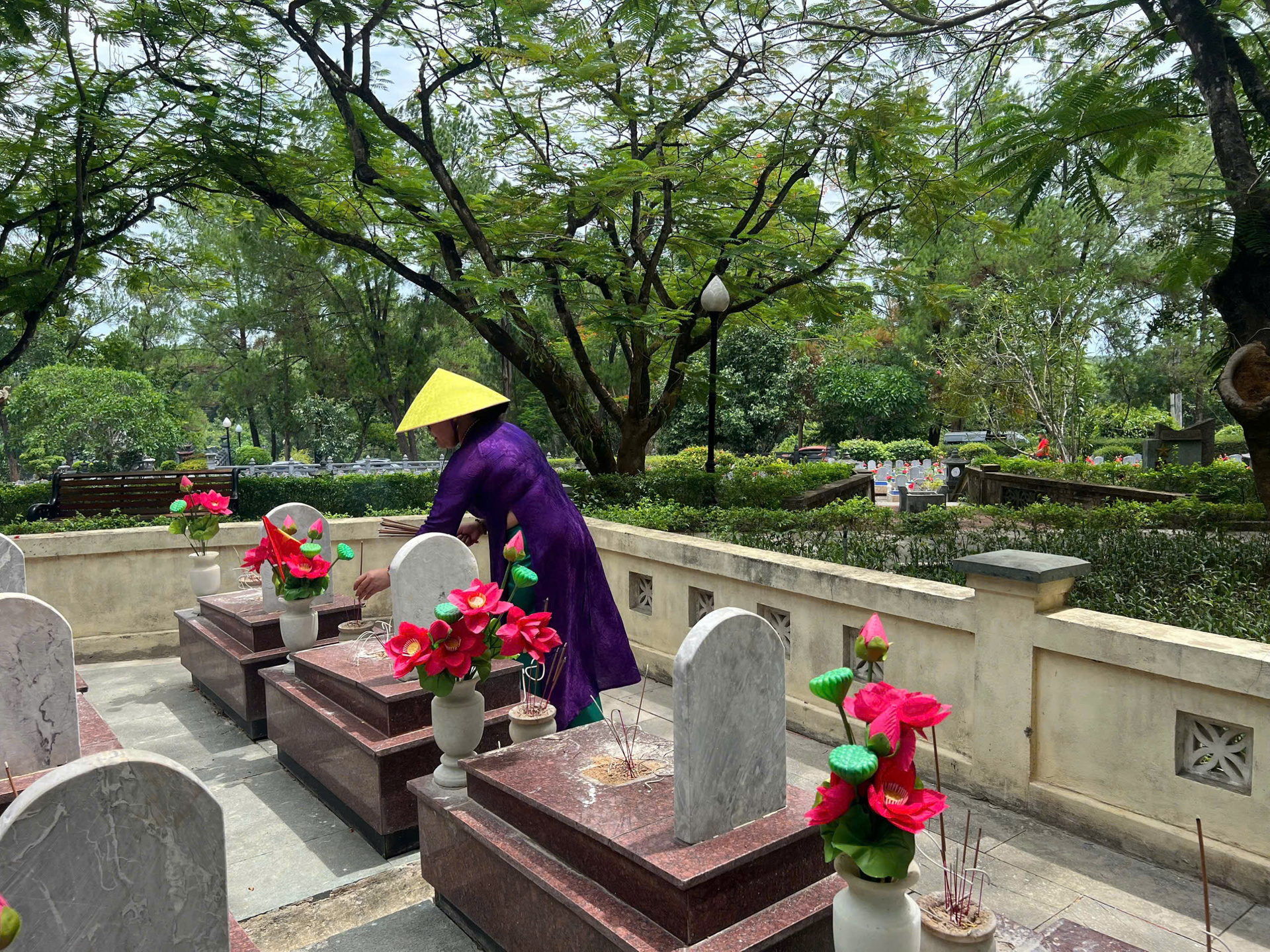 Tháng Bảy - Ba lần trở về Trường Sơn và một lời hứa với những người đã nằm lại - 2