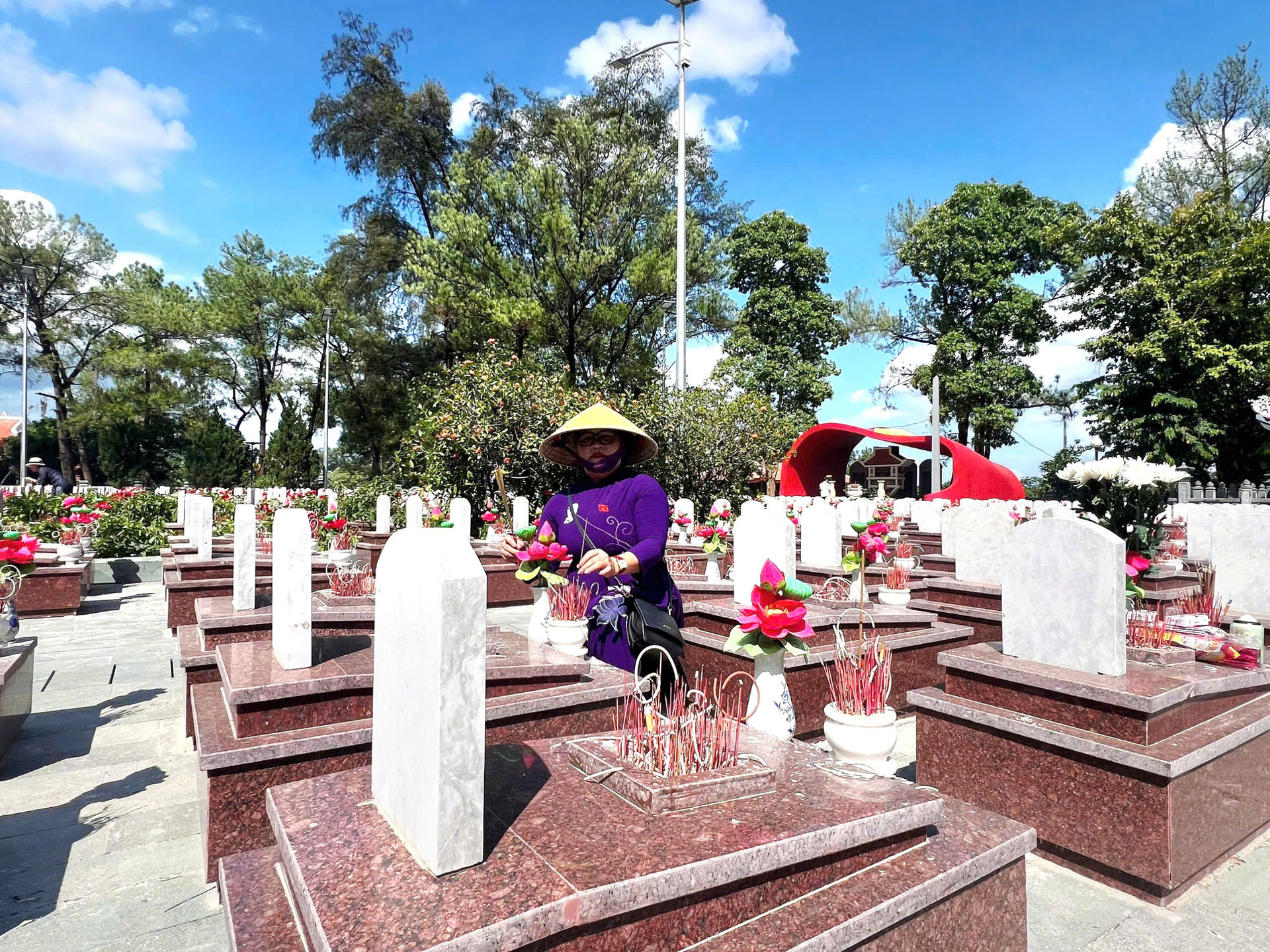Tháng Bảy - Ba lần trở về Trường Sơn và một lời hứa với những người đã nằm lại - 5
