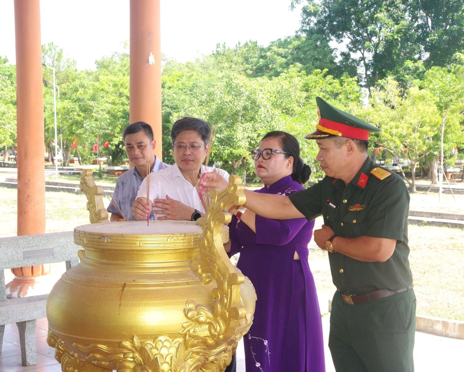 Tháng Bảy - Ba lần trở về Trường Sơn và một lời hứa với những người đã nằm lại - 12