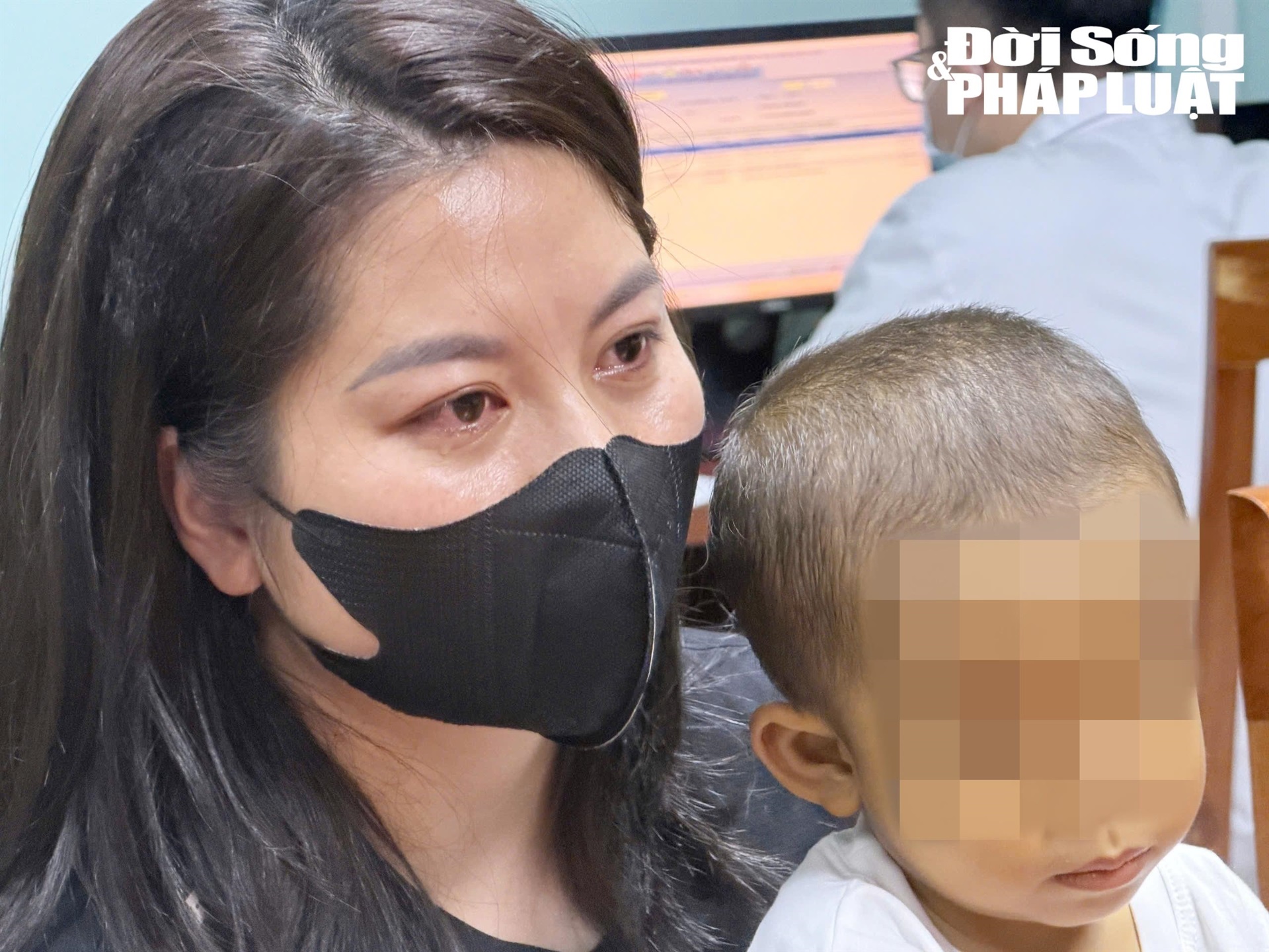 Người mẹ bật khóc vì thương con khi mắc phải hội chứng hiếm gặp. Ảnh: Lê Liên