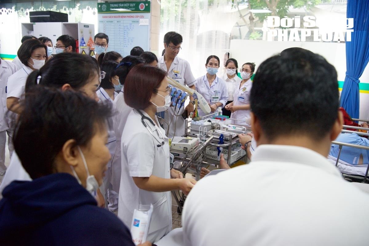 Phía sau những ca trực căng thẳng của nữ bác sĩ trẻ tại Trung tâm Đột quỵ - 3