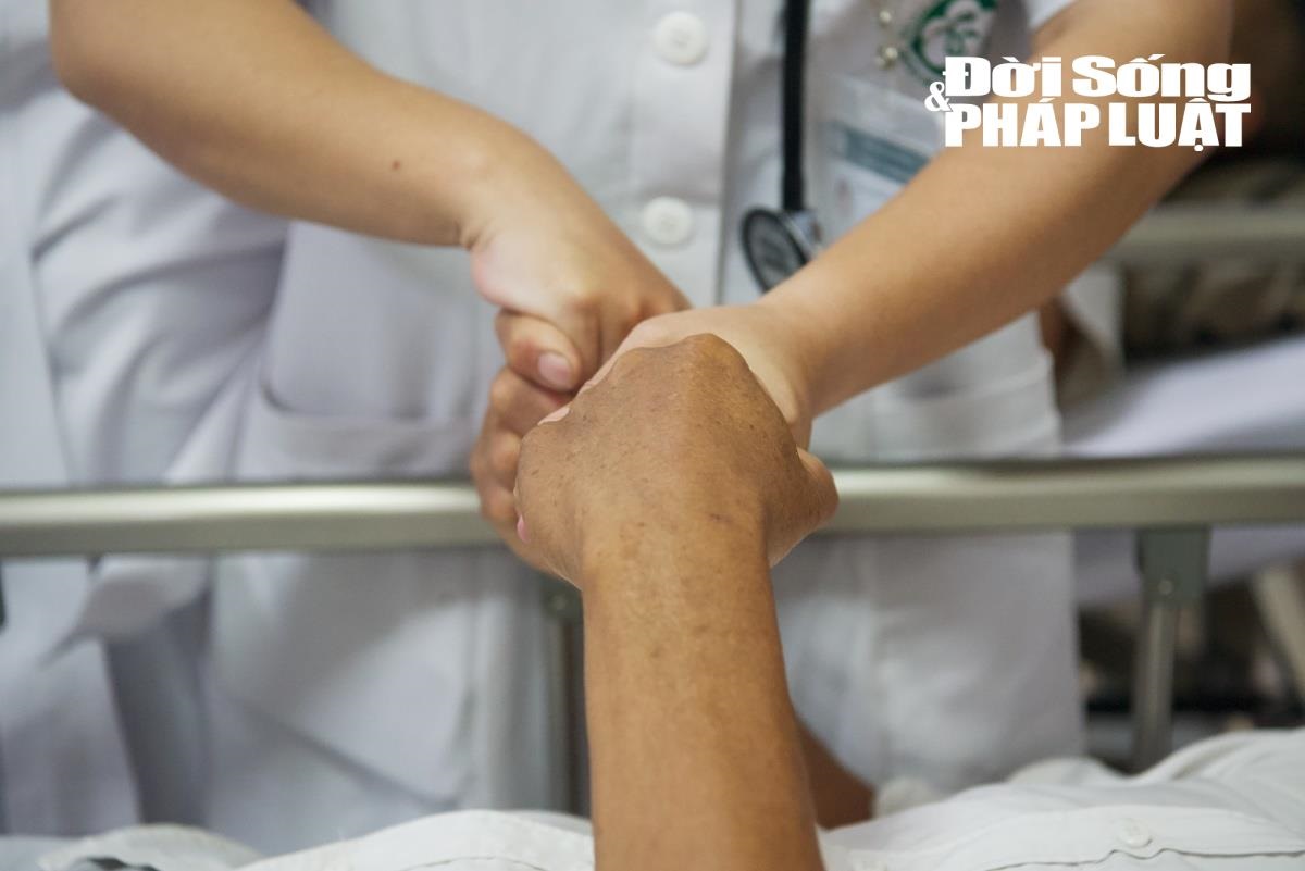 Phía sau những ca trực căng thẳng của nữ bác sĩ trẻ tại Trung tâm Đột quỵ - 12