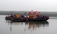 Tưng bừng lễ hội truyền thống đền vua Mai ở Nghệ An