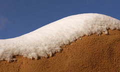 Tuyết rơi kỳ lạ trên 3 sa mạc khô cằn nhất thế giới
