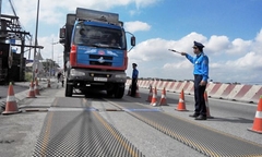 Khởi tố tài xế xe quá tải: Mức phạt đủ nghiêm hay quá nặng?