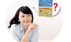 Dùng thẻ ATM hay thẻ thanh toán quốc tế có lợi hơn?