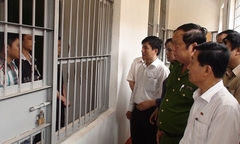 Nhà tạm giữ thuộc công an huyện khó tránh được những vi phạm